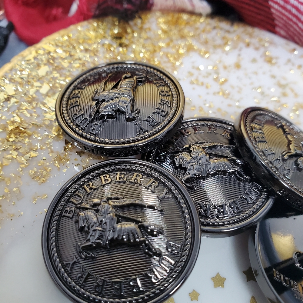 BURBERRY BUTTONS - Picture 6 of 16